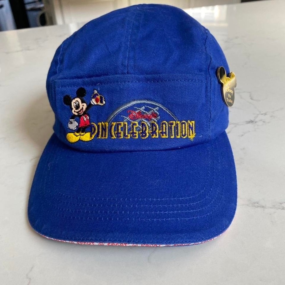 Vintage 2001 Walt Disney‎ World Pin Celebration Hat with Pin Trading button